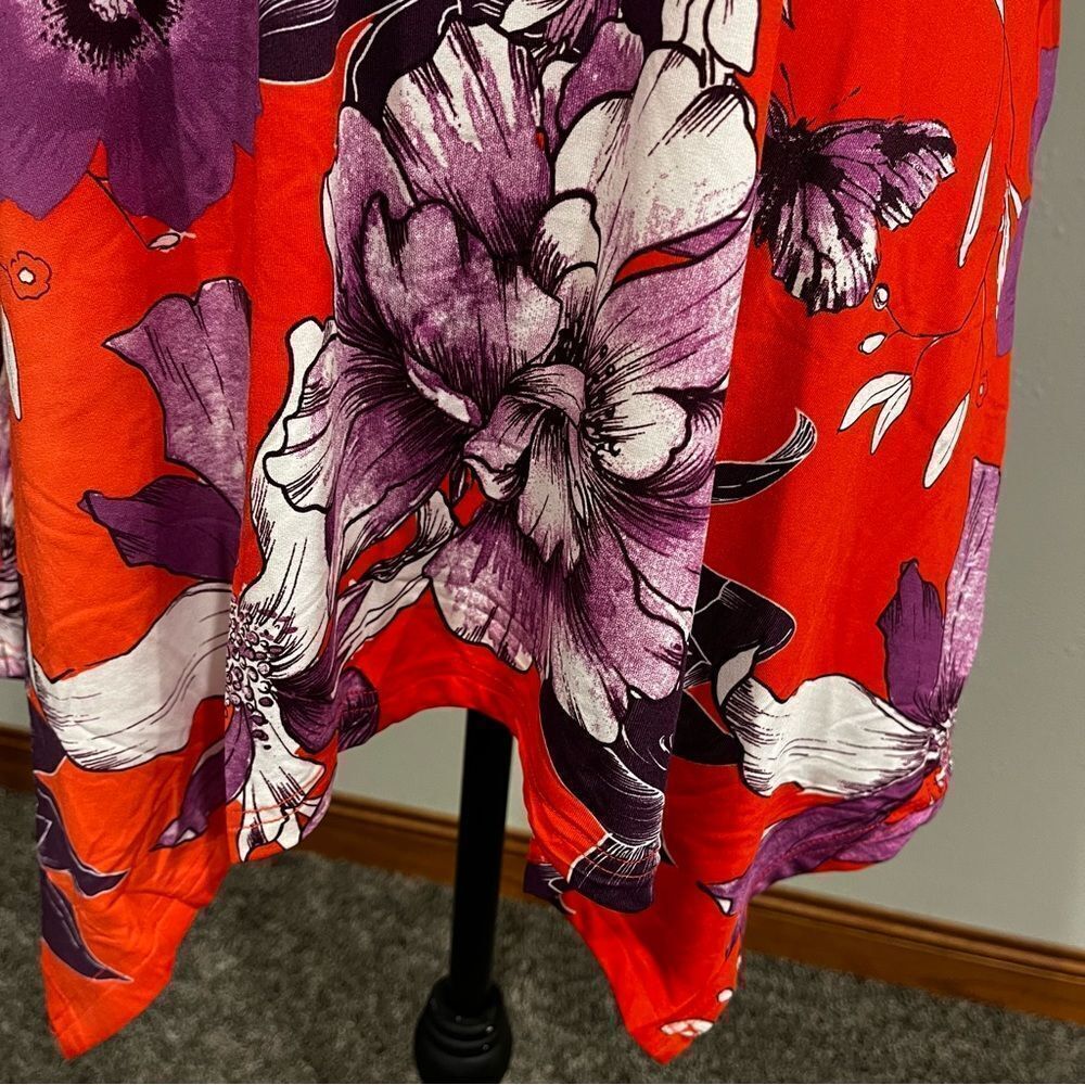 Floral asymmetrical long sleeve top - Picture 4 of 15